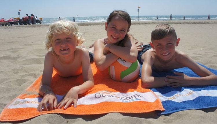 Kinderen op strand